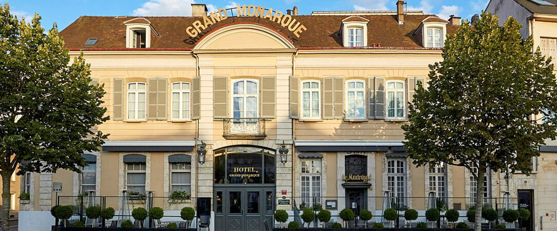 Best Western Premier Grand Monarque Hôtel & Spa ★★★★ - Indulge at a delightful hotel in the ancient Chartres. - Chartres, France